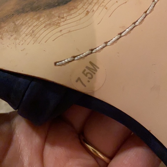 Navy Gianni Bini heels - Picture 6 of 6